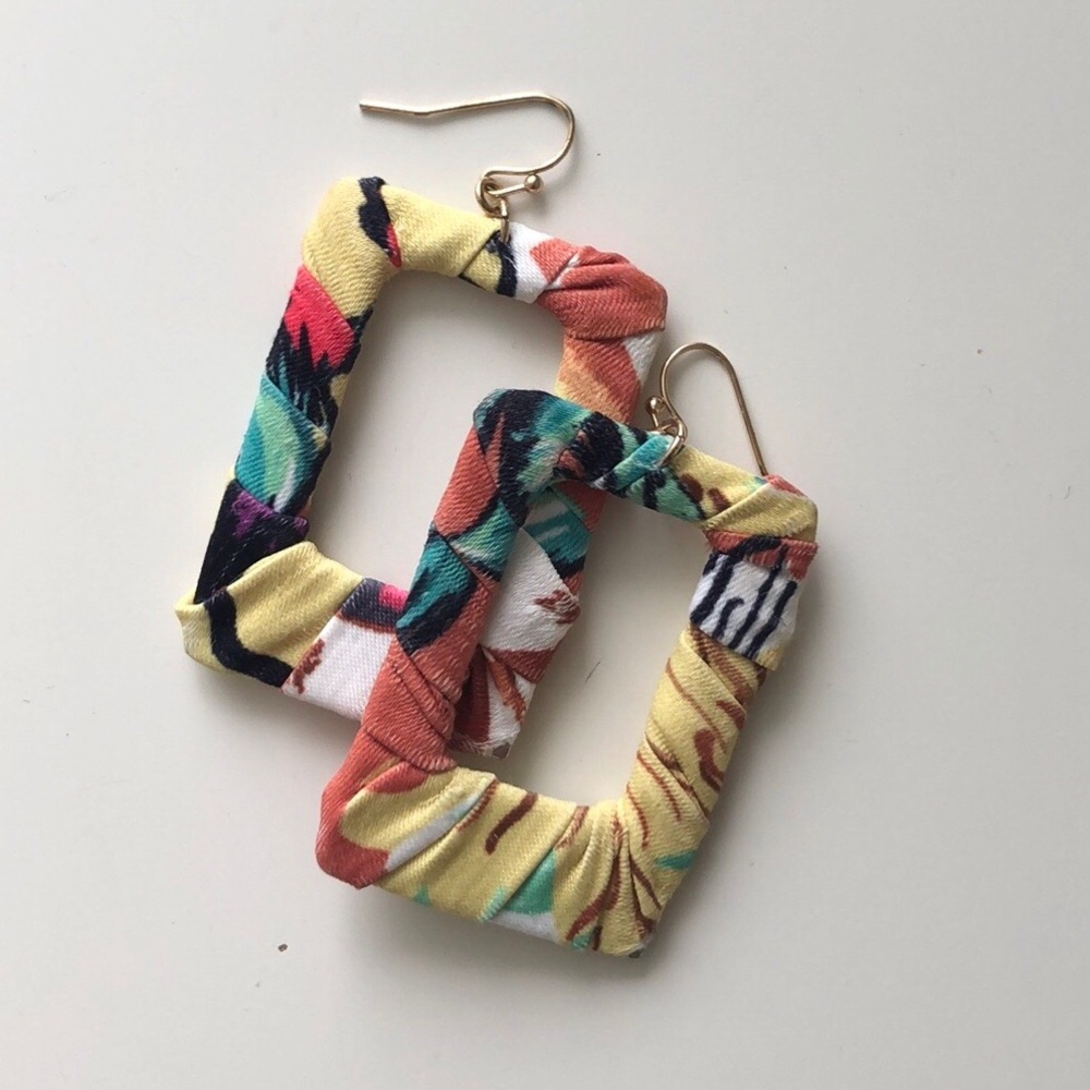 Feeling Tropical Colorful Hang Earrings